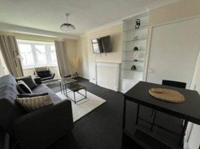 Apartment-Sleeps3-Internet-StreetParking
